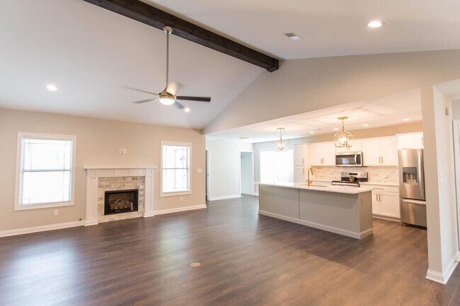 Photo - 952 Auckland Ave