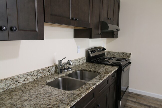 Photo - 110 Morris St