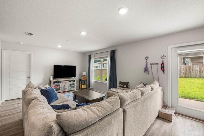Photo - 5843 Belmont Stakes Rd