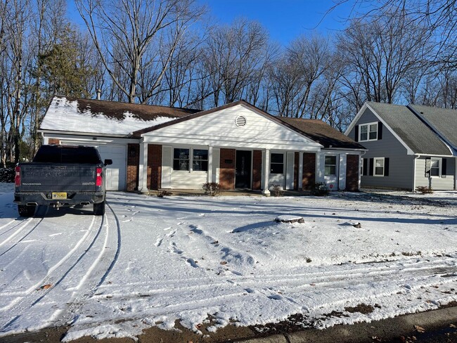 Photo - 110 Eastbrook Ln House