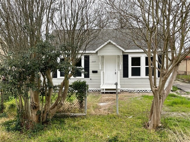 Building Photo - 2327 4th Ave N