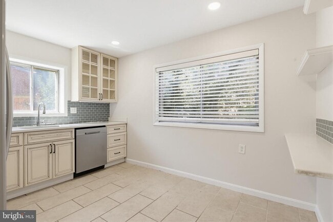 Photo - 9717 Hedin Dr