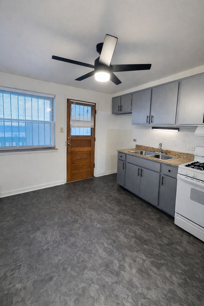 Photo - 2027 W 111th St Unit 2N