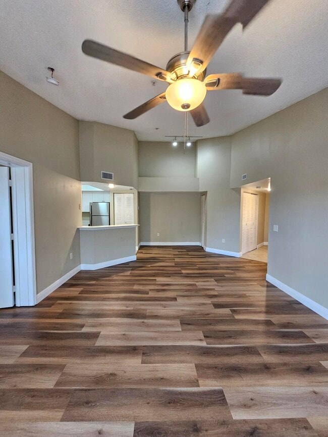 Building Photo - 4191 N Haverhill Rd Unit 408