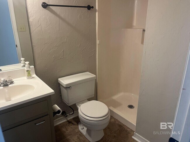 Photo - 600 Cheshire Ln