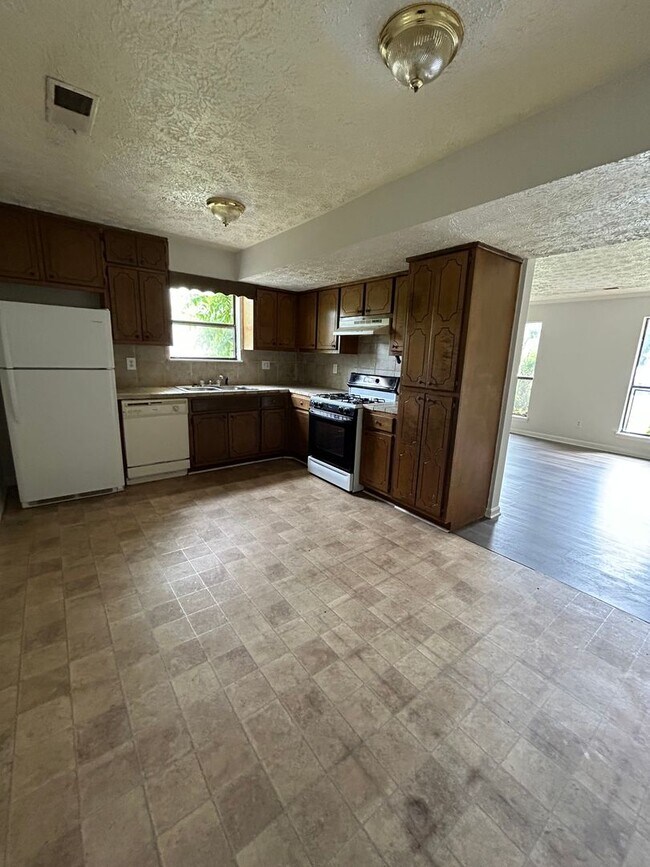 Photo - 232 Toby Springs Ln