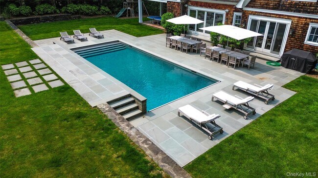 14 West Hills Ct