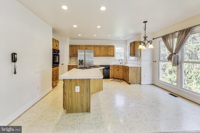 Building Photo - 6104 Cool Spring Terrace S