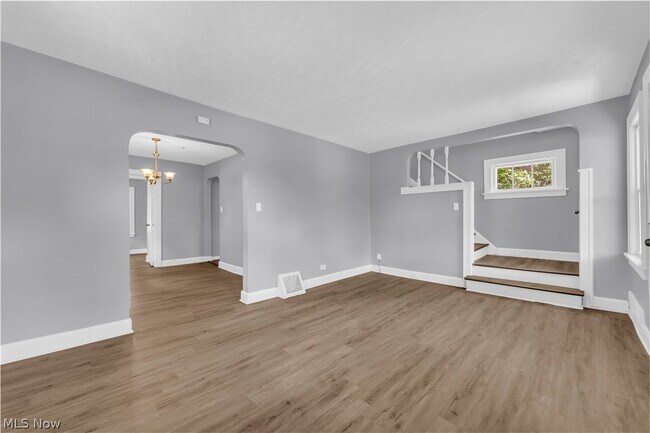 Photo - 19409 Raymond St