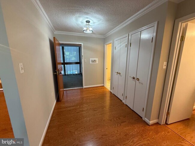 Building Photo - 1101 S Arlington Ridge Rd Unit 214 Rental
