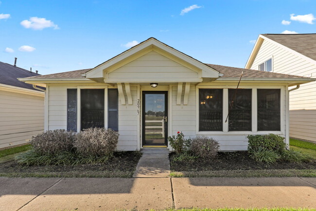 Photo - 20967 Young Meadows Way