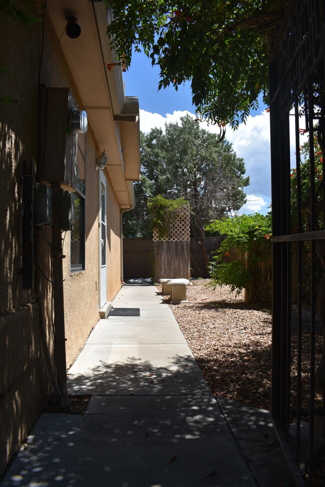 Photo - 8600 Simi Ln NE