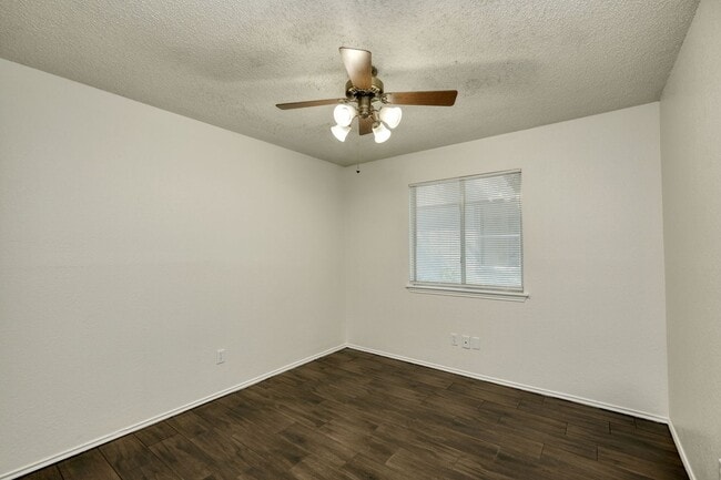 Photo - 1304 Garden Path Dr