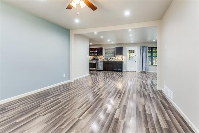 Photo - 607 La Salle Dr