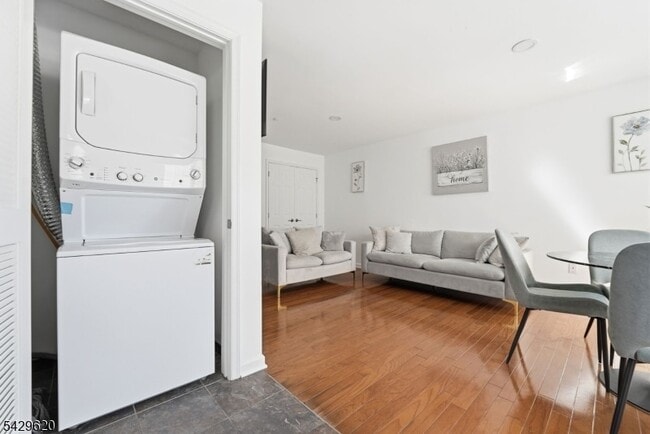 Photo - 594-596 Jefferson Avenue Unit 104