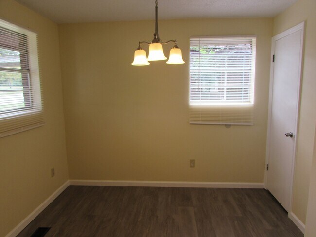 Photo - Updated 3 bed/2 bath Home in Statesville - Neutral Interior Paint - Laminate Floors Throughout