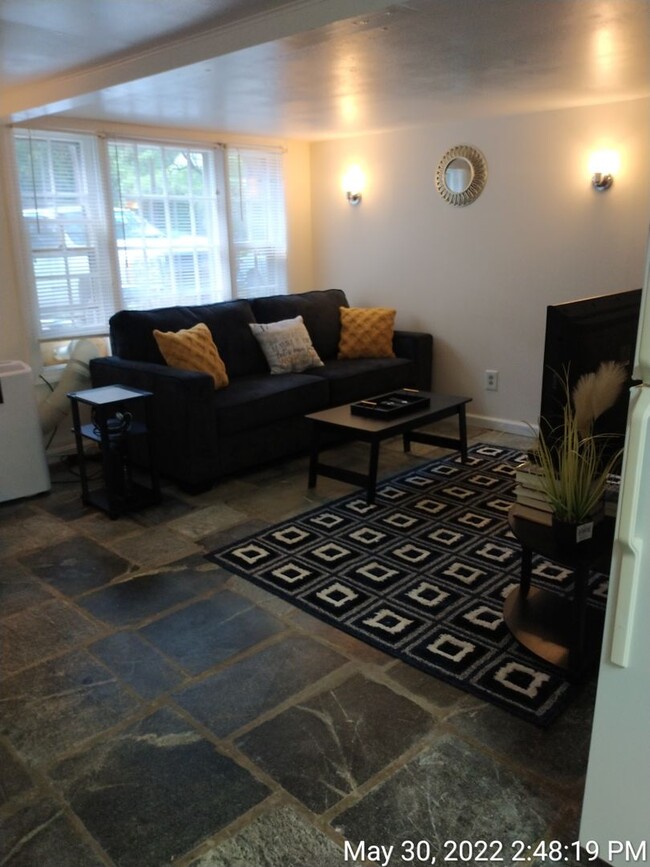 Building Photo - Backs up to the UVA south lawn section of ... Rental