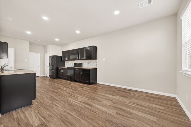 Photo - 5739 Manning Crk Trl