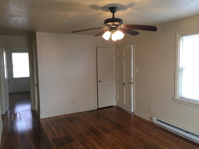 Photo - Adorable 3 bdrm/1bath House with Huge Back...