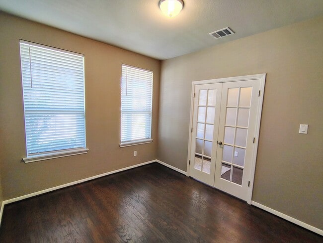 Photo - 2307 Sweet Bay Dr