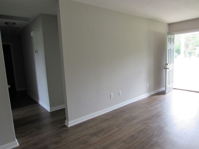 Photo - 1000A Mayfield Dr