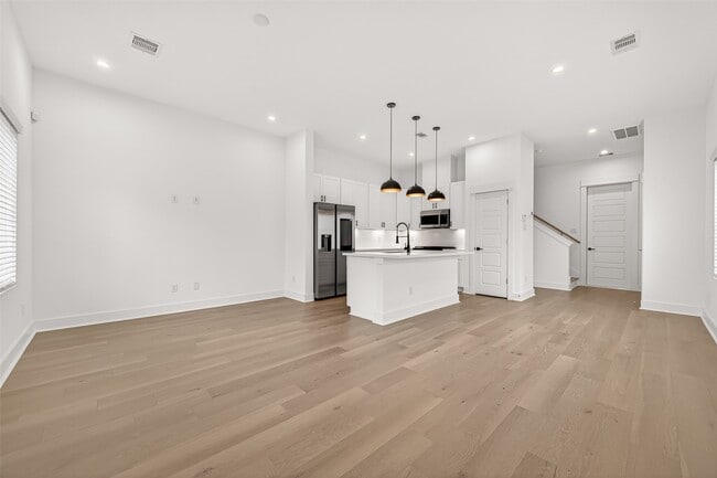 Photo - 328 Neyland St