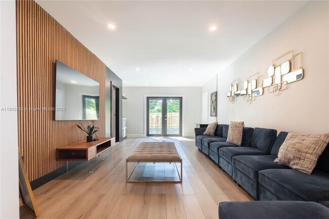 Photo - 2360 SW 12th St