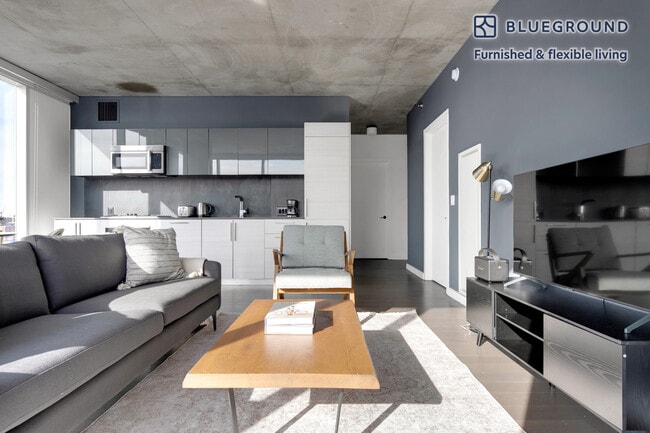 Photo - 625 W Division St Unidad FL5-ID580