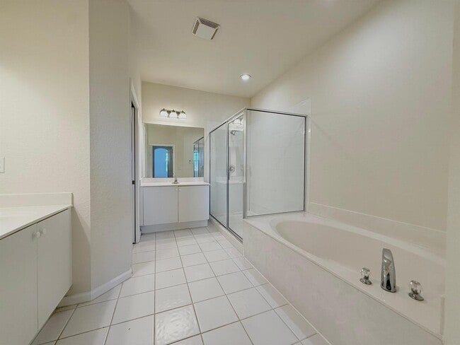 Photo - 425 Greenwich Cir Unit 206