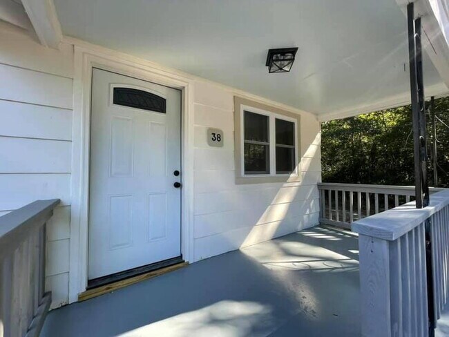 Florida Cottage with a Bonus Room ready for move in!