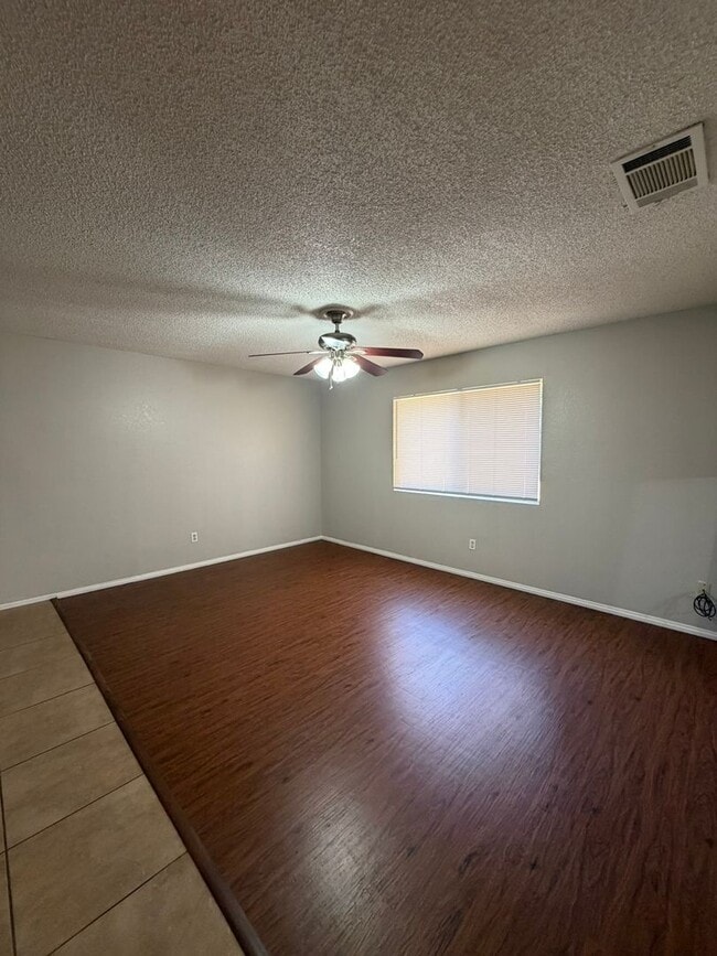 Photo - 657 E Sonora Ave