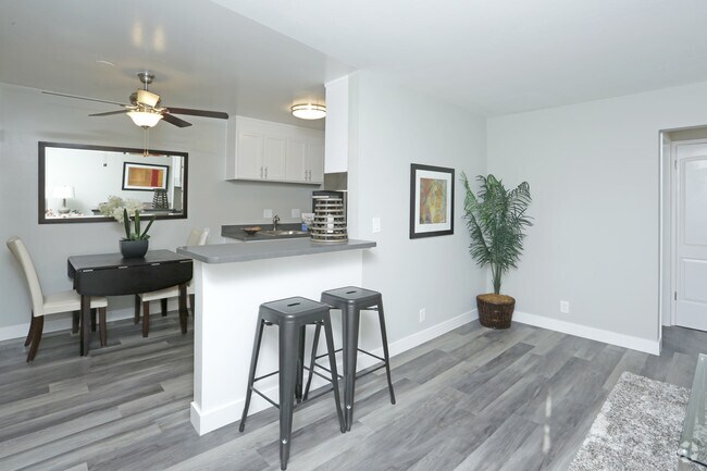 1x1 Eat in kitchen