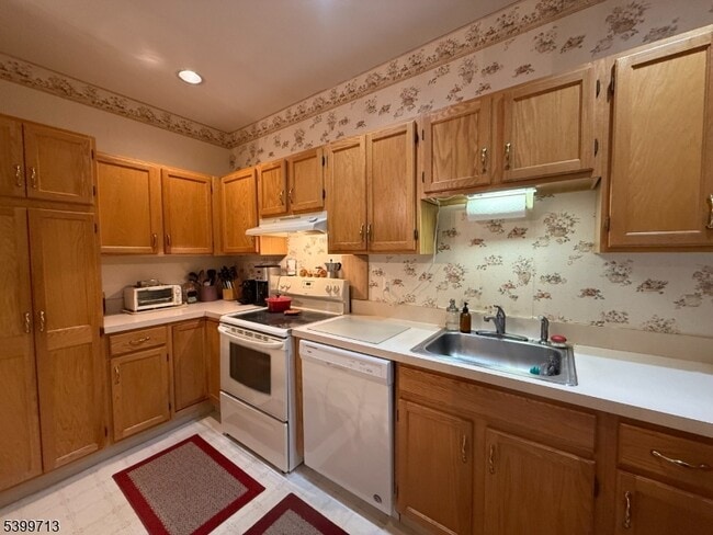 Building Photo - 5222 Richmond Rd Unit 22