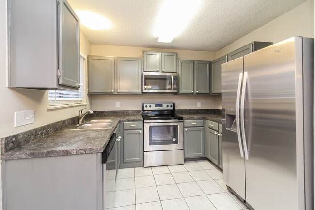 802 Wyndham Pl