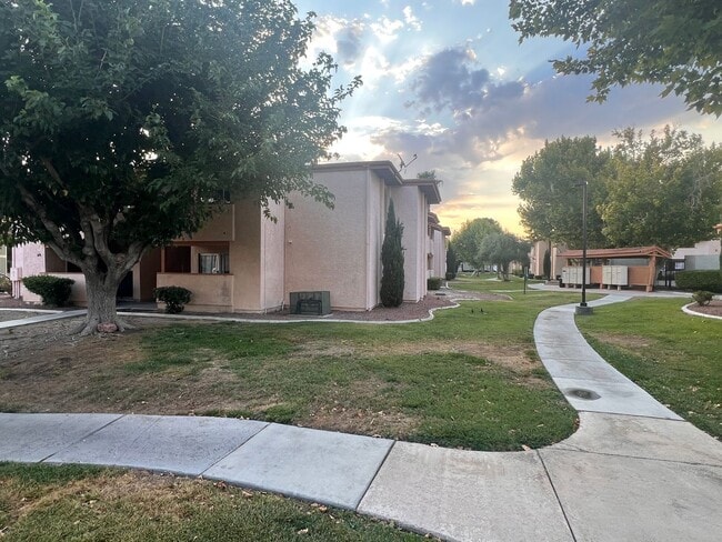 Photo - Close to UNLV, Airport, and Las Vegas Stri...