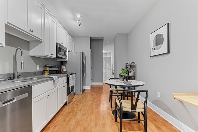 300 W Fayette St