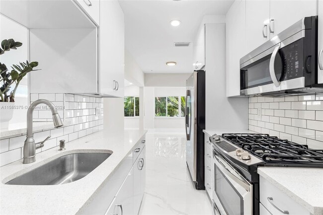 Photo - 1140 NE 183rd St