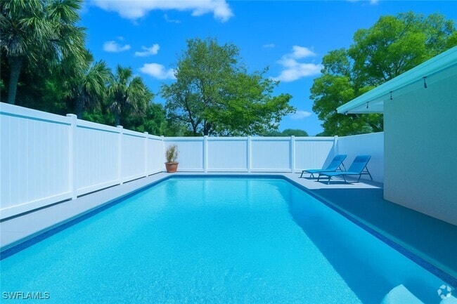 Building Photo - 2473 Poinciana St Rental