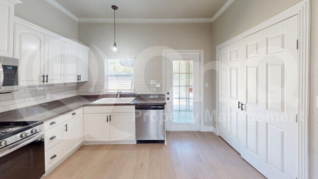 Photo - 3108 Santa Fe St