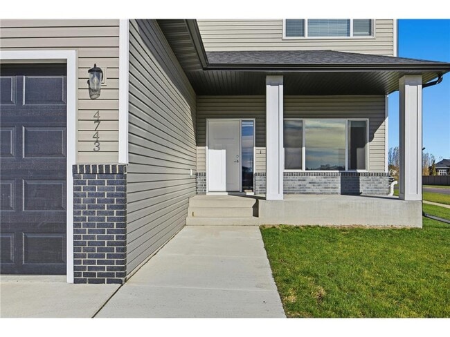 Photo - 4743 32nd St S