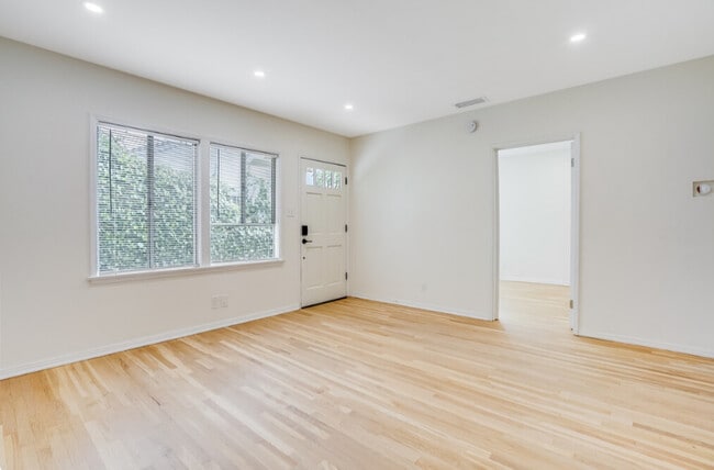 natural light - 4244 Tujunga Ave Unit 4244.5