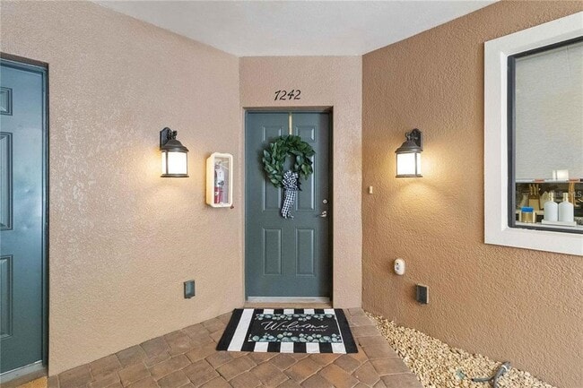 Photo - 7242 Hamilton Rd