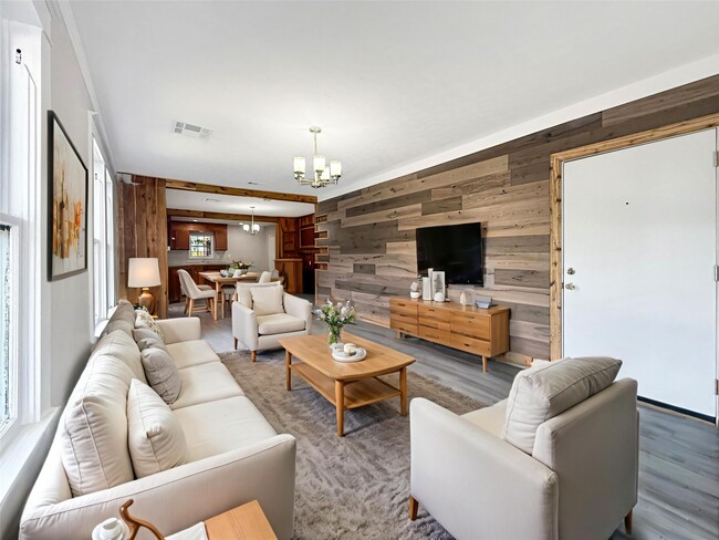 Photo - 304 Stimson St