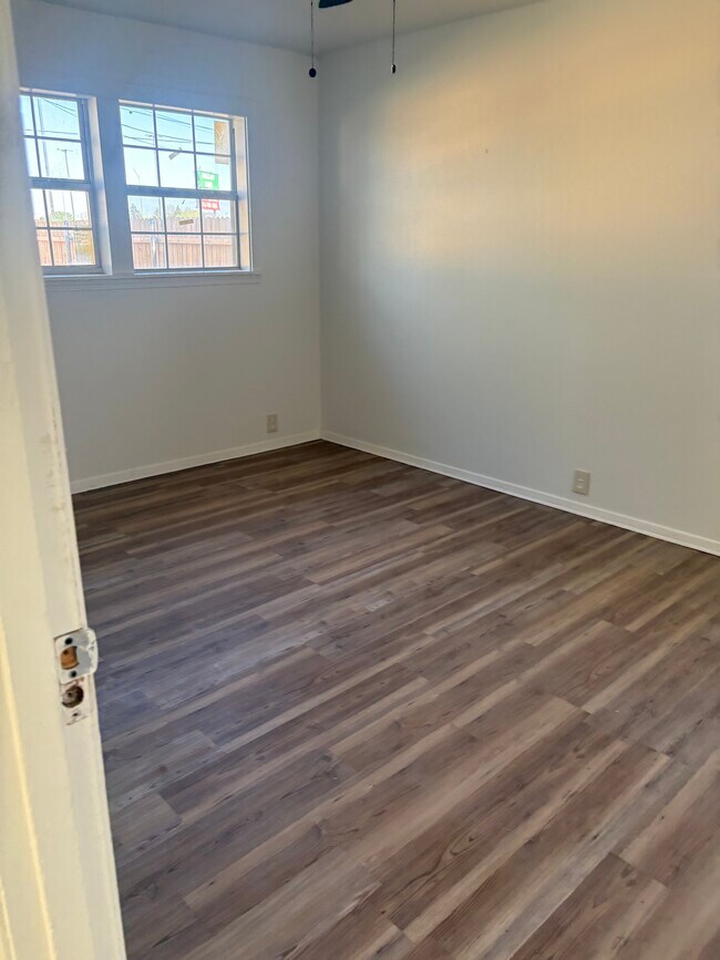 Photo - 209 Redbud Ave