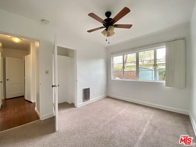 5456 Village Green