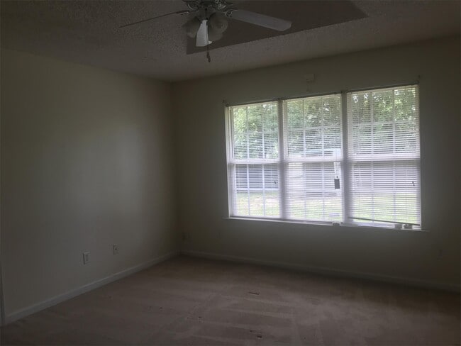 Photo - 271 Bobbie St