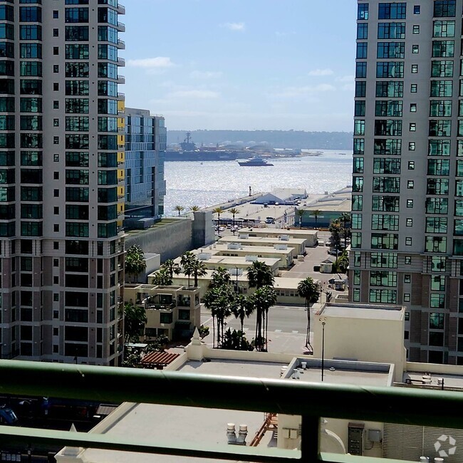 Building Photo - Spacious 2/2 in Little Italy, Water Views,... Rental