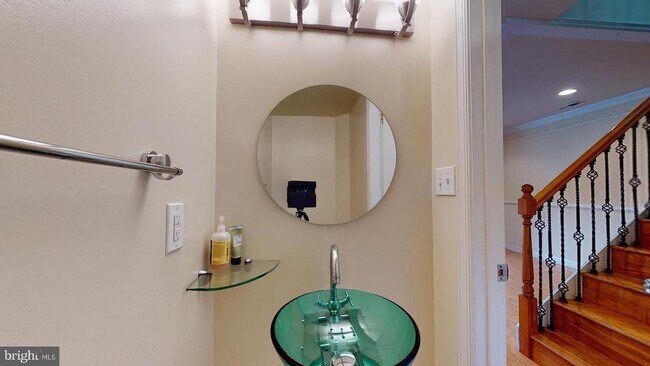 Photo - 615 16th St NE