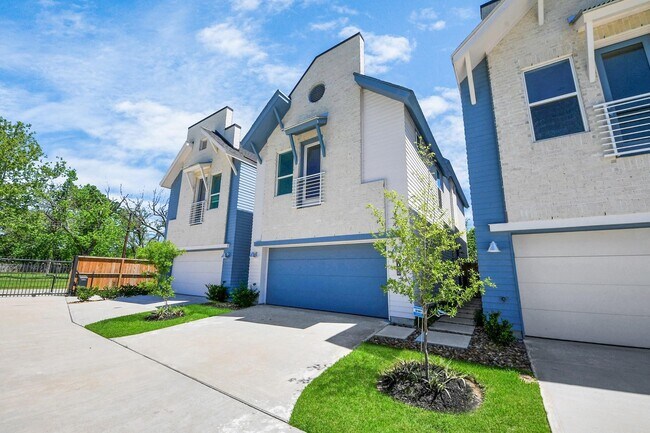 Photo - 1049 Glenn Ave