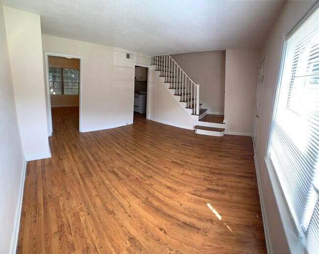 1680 Valley Ave Townhome Townhome Rental in Homewood AL